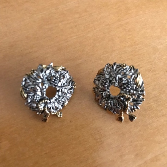 Christmas Wreath Earrings Pierced Open Center VTG - Picture 3 of 4